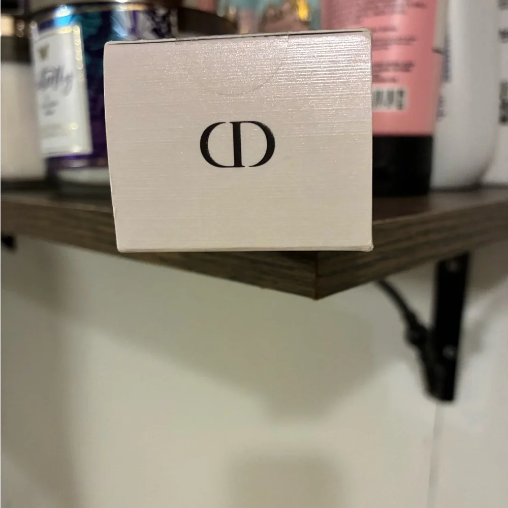 Dior Capture Totale Dreamskin in Elegant Pink - Picture 2 of 6